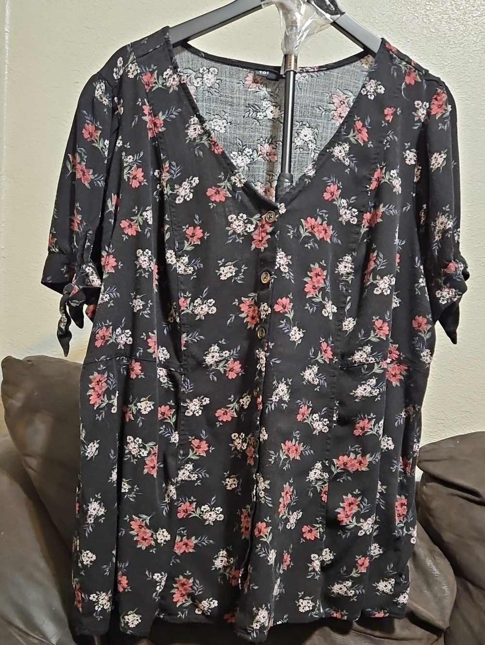 torrid Black V-Neck Button-Front Tunic with Pink & White Floral Print